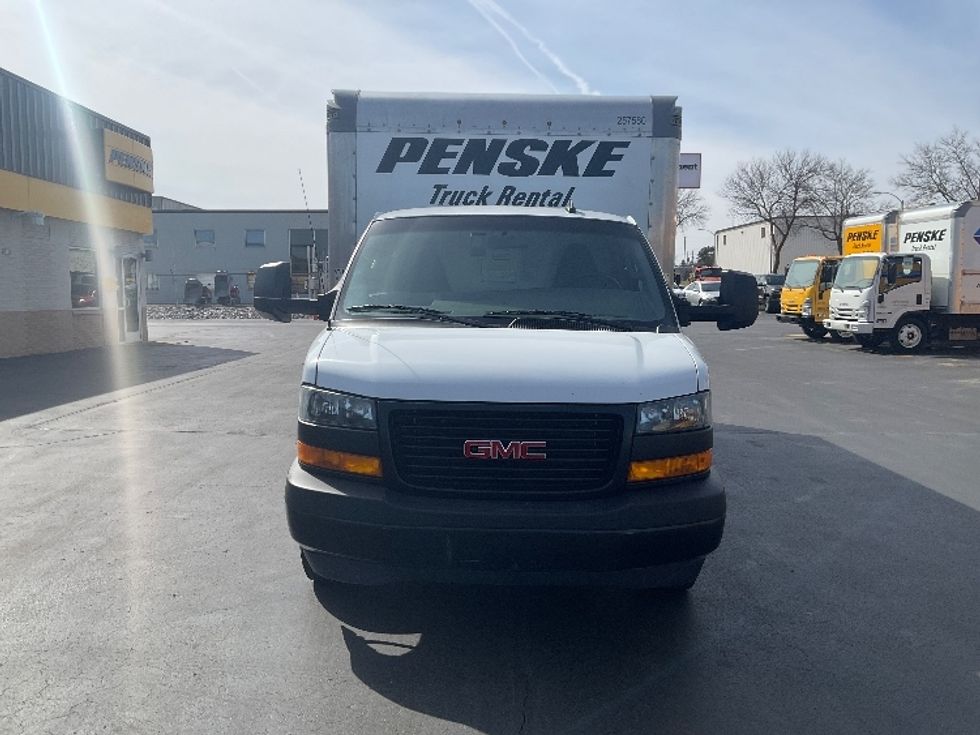Light Duty Box Truck-Light and Medium Duty Trucks-GMC-2022-Savana G33903-Milwaukee-WI-77,510\n\t\tmiles-$ 37,500 - Image 2