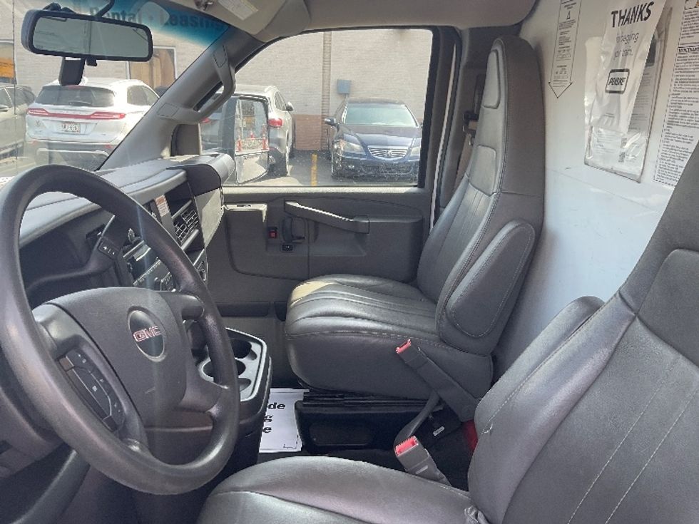 Light Duty Box Truck-Light and Medium Duty Trucks-GMC-2022-Savana G33903-Milwaukee-WI-77,510\n\t\tmiles-$ 37,500 - Image 20