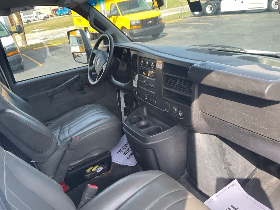 Light Duty Box Truck-Light and Medium Duty Trucks-GMC-2022-Savana G33903-Milwaukee-WI-77,510\n\t\tmiles-$ 37,500 - Image 22