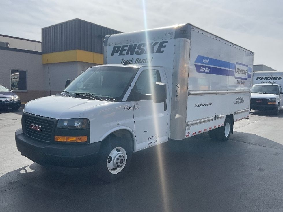 Light Duty Box Truck-Light and Medium Duty Trucks-GMC-2022-Savana G33903-Milwaukee-WI-77,510\n\t\tmiles-$ 37,500 - Image 3