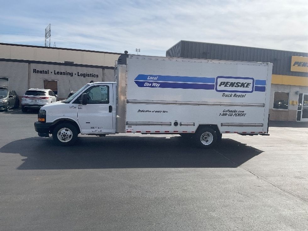 Light Duty Box Truck-Light and Medium Duty Trucks-GMC-2022-Savana G33903-Milwaukee-WI-77,510\n\t\tmiles-$ 37,500 - Image 4