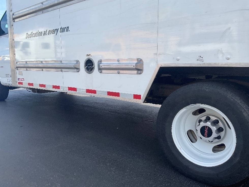 Light Duty Box Truck-Light and Medium Duty Trucks-GMC-2022-Savana G33903-Milwaukee-WI-77,510\n\t\tmiles-$ 37,500 - Image 5