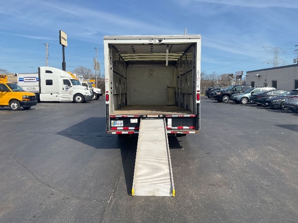 Light Duty Box Truck-Light and Medium Duty Trucks-GMC-2022-Savana G33903-Milwaukee-WI-77,510\n\t\tmiles-$ 37,500 - Image 9
