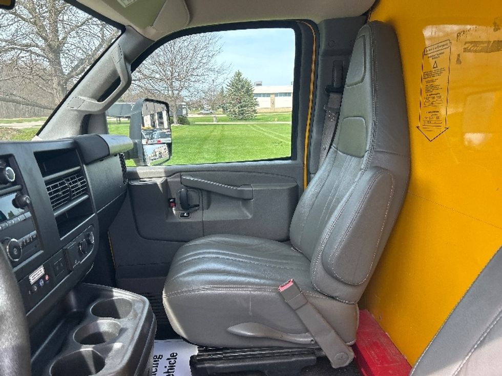 Light Duty Box Truck-Light and Medium Duty Trucks-GMC-2022-Savana G33903-Milwaukee-WI-78,007\n\t\tmiles-$ 30,000 - Image 18