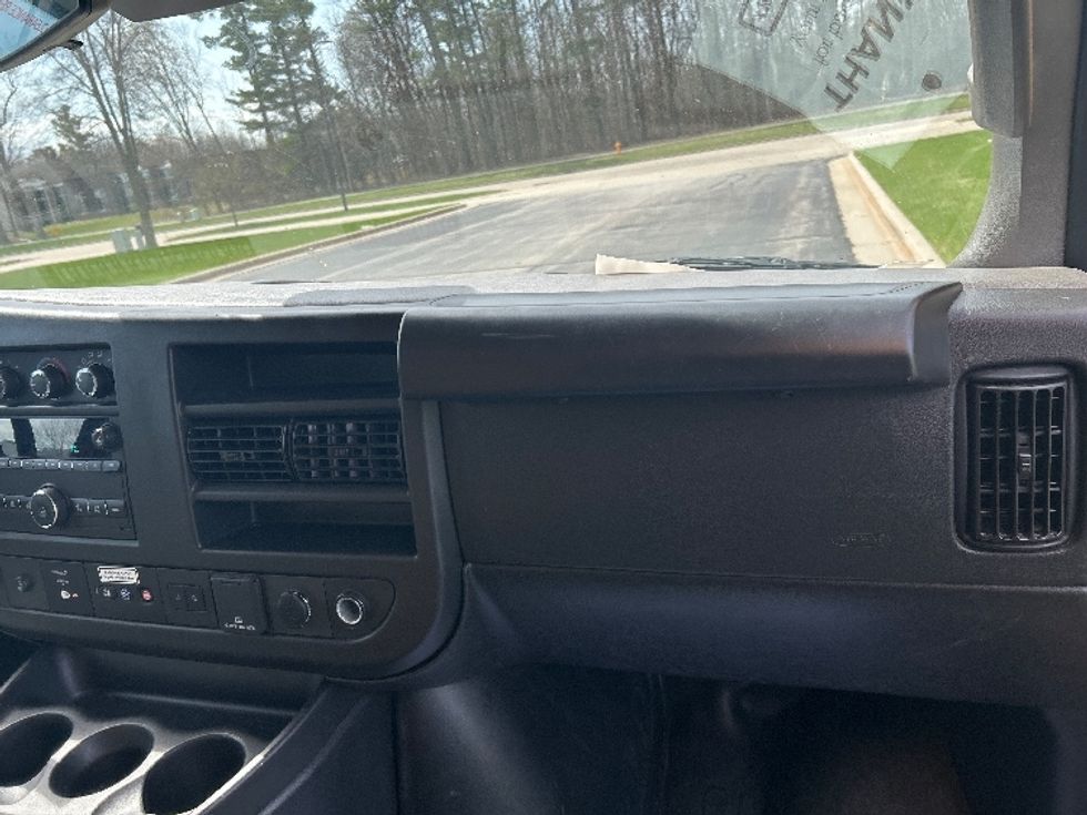 Light Duty Box Truck-Light and Medium Duty Trucks-GMC-2022-Savana G33903-Milwaukee-WI-78,007\n\t\tmiles-$ 30,000 - Image 20