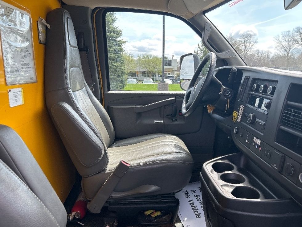 Light Duty Box Truck-Light and Medium Duty Trucks-GMC-2022-Savana G33903-Milwaukee-WI-78,007\n\t\tmiles-$ 30,000 - Image 21