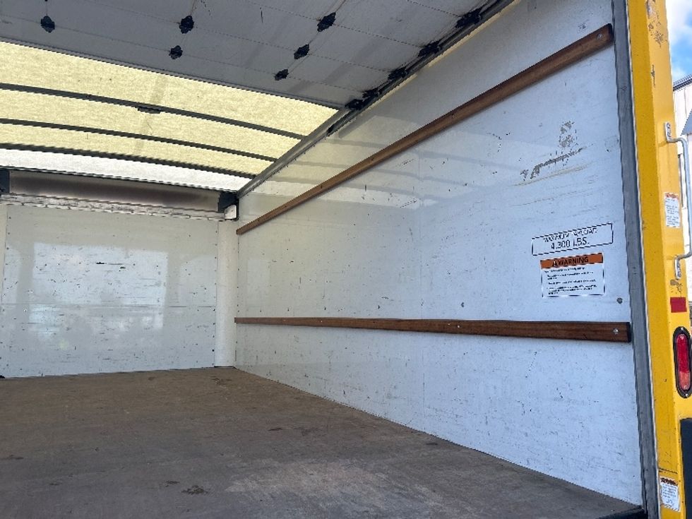 Light Duty Box Truck-Light and Medium Duty Trucks-GMC-2022-Savana G33903-Milwaukee-WI-78,551\n\t\tmiles-$ 30,750 - Image 12