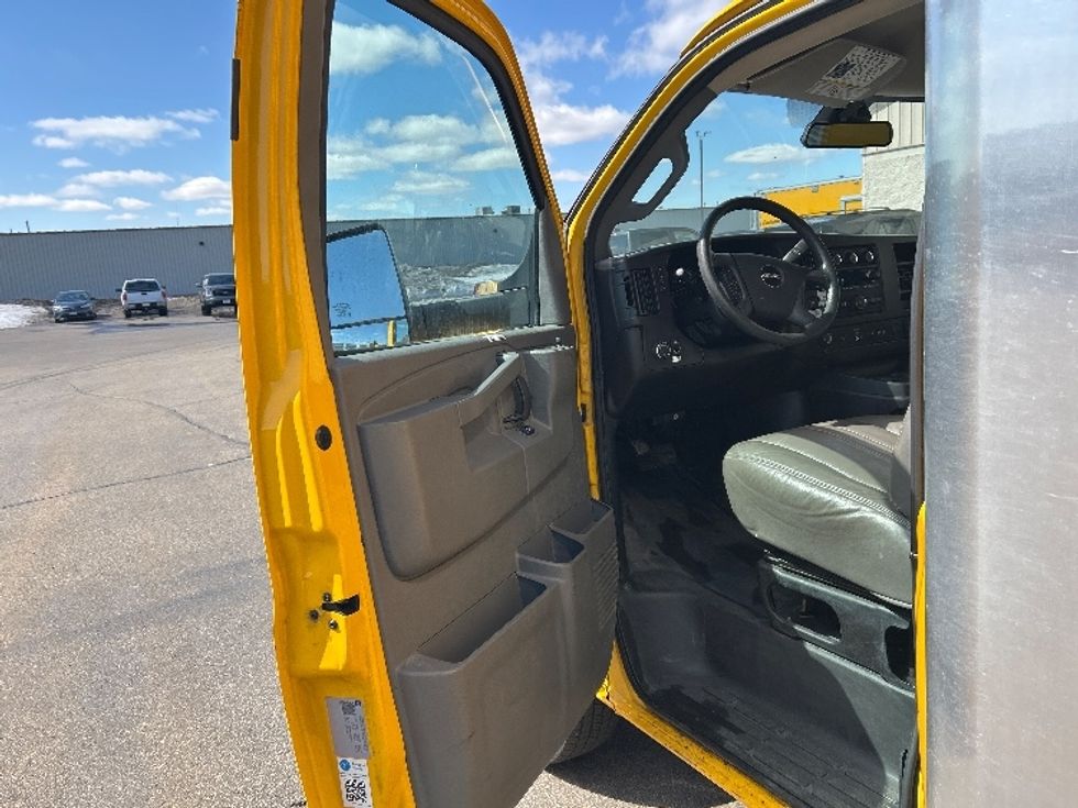 Light Duty Box Truck-Light and Medium Duty Trucks-GMC-2022-Savana G33903-Milwaukee-WI-78,551\n\t\tmiles-$ 30,750 - Image 16