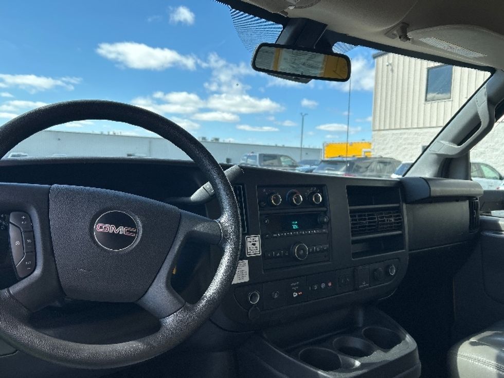 Light Duty Box Truck-Light and Medium Duty Trucks-GMC-2022-Savana G33903-Milwaukee-WI-78,551\n\t\tmiles-$ 30,750 - Image 17