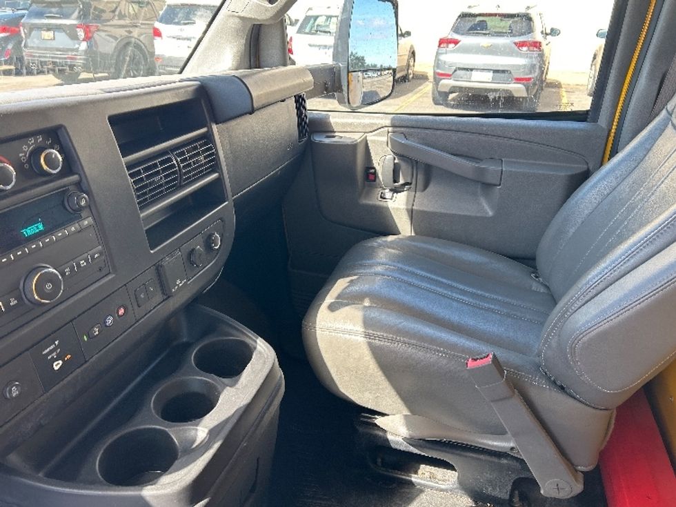 Light Duty Box Truck-Light and Medium Duty Trucks-GMC-2022-Savana G33903-Milwaukee-WI-78,551\n\t\tmiles-$ 30,750 - Image 19