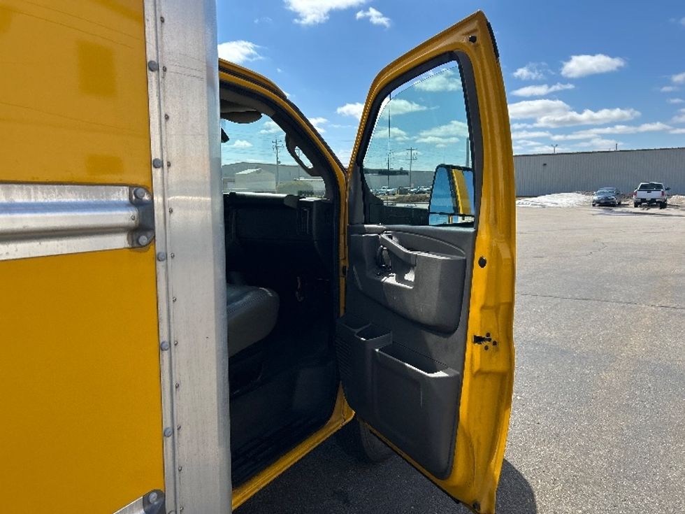 Light Duty Box Truck-Light and Medium Duty Trucks-GMC-2022-Savana G33903-Milwaukee-WI-78,551\n\t\tmiles-$ 30,750 - Image 20