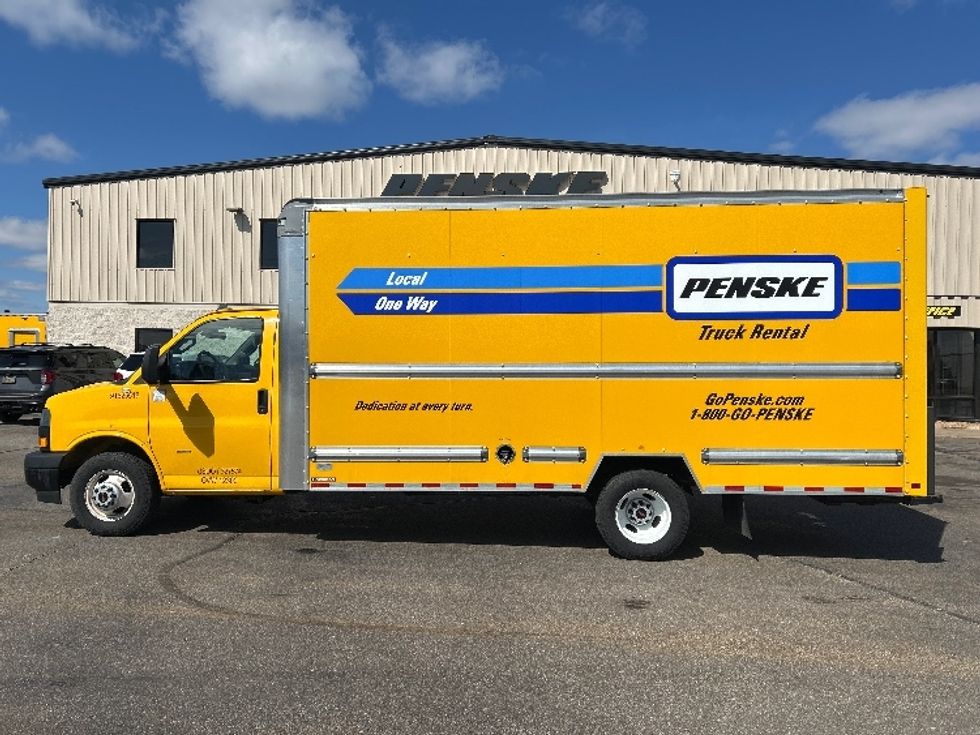 Light Duty Box Truck-Light and Medium Duty Trucks-GMC-2022-Savana G33903-Milwaukee-WI-78,551\n\t\tmiles-$ 30,750 - Image 4