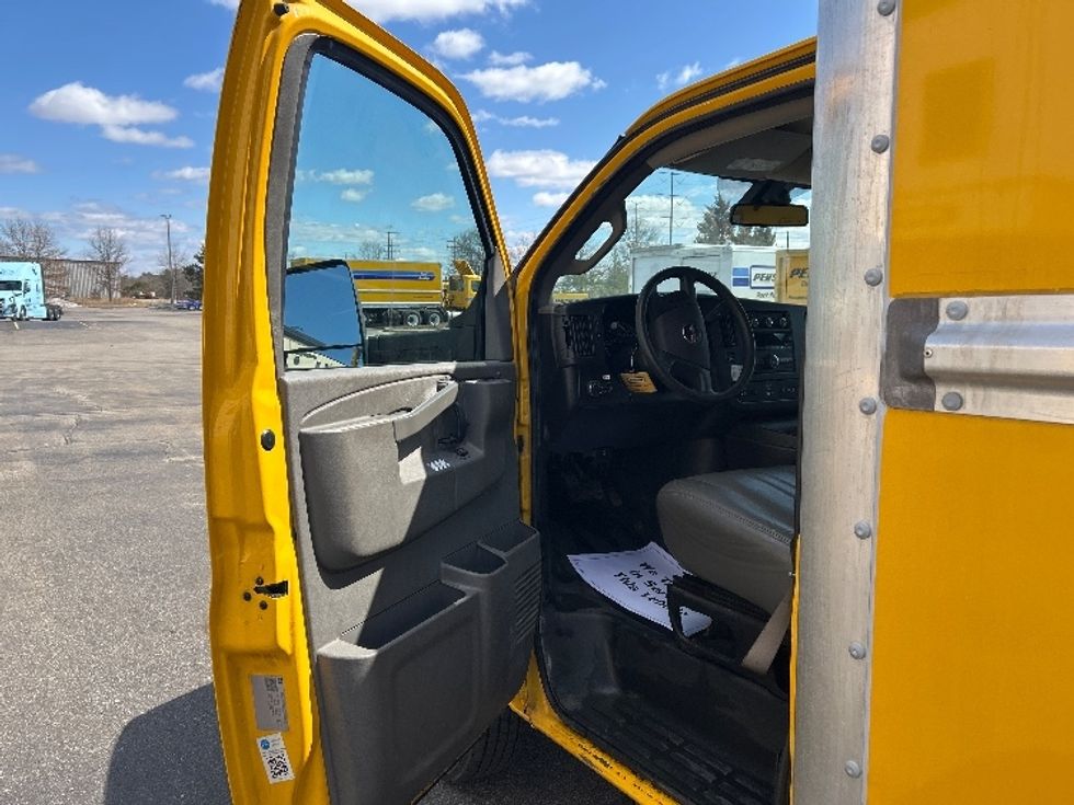 Light Duty Box Truck-Light and Medium Duty Trucks-GMC-2022-Savana G33903-Milwaukee-WI-78,841\n\t\tmiles-$ 30,750 - Image 16