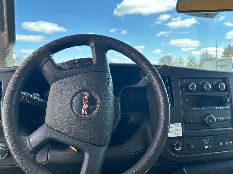 Light Duty Box Truck-Light and Medium Duty Trucks-GMC-2022-Savana G33903-Milwaukee-WI-78,841\n\t\tmiles-$ 30,750 - Image 18