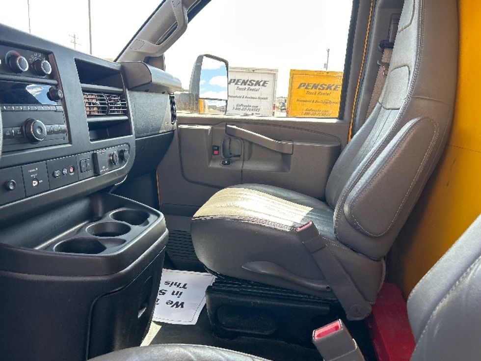 Light Duty Box Truck-Light and Medium Duty Trucks-GMC-2022-Savana G33903-Milwaukee-WI-78,841\n\t\tmiles-$ 30,750 - Image 19