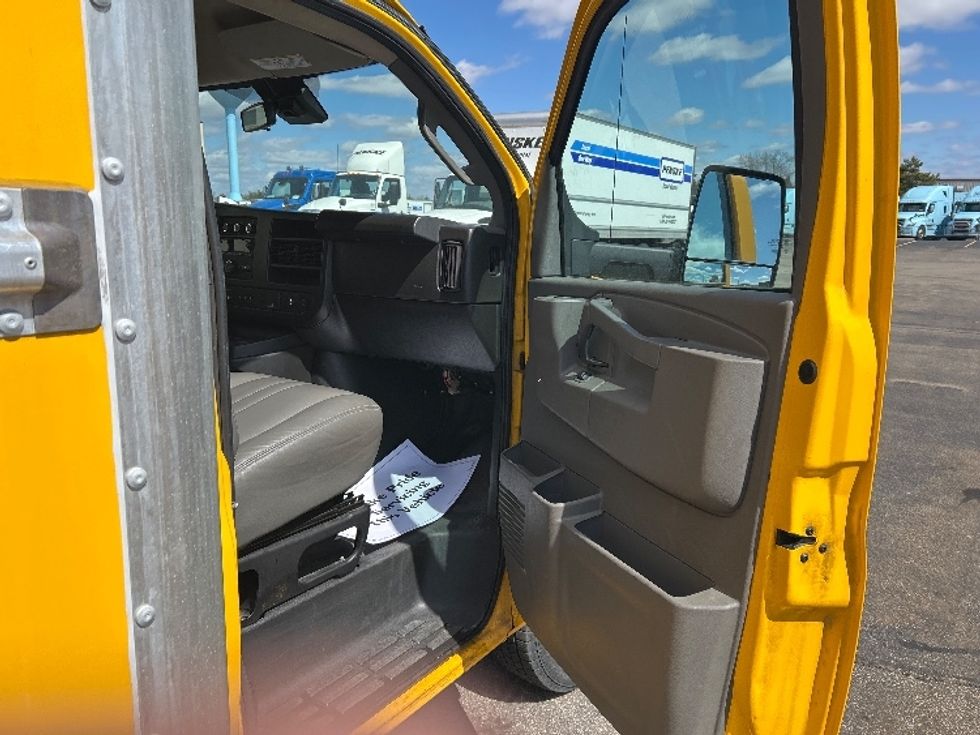 Light Duty Box Truck-Light and Medium Duty Trucks-GMC-2022-Savana G33903-Milwaukee-WI-78,841\n\t\tmiles-$ 30,750 - Image 20