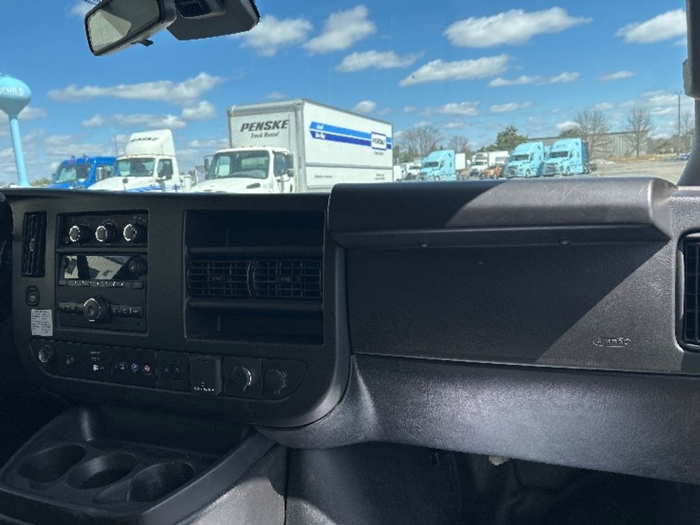 Light Duty Box Truck-Light and Medium Duty Trucks-GMC-2022-Savana G33903-Milwaukee-WI-78,841\n\t\tmiles-$ 30,750 - Image 21