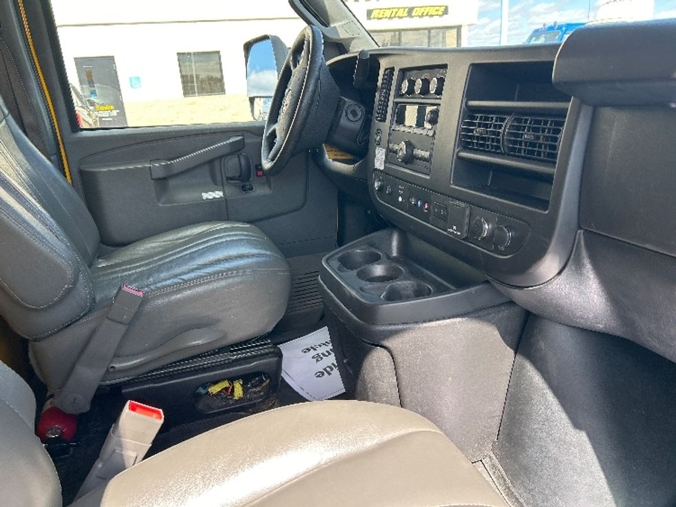 Light Duty Box Truck-Light and Medium Duty Trucks-GMC-2022-Savana G33903-Milwaukee-WI-78,841\n\t\tmiles-$ 30,750 - Image 22