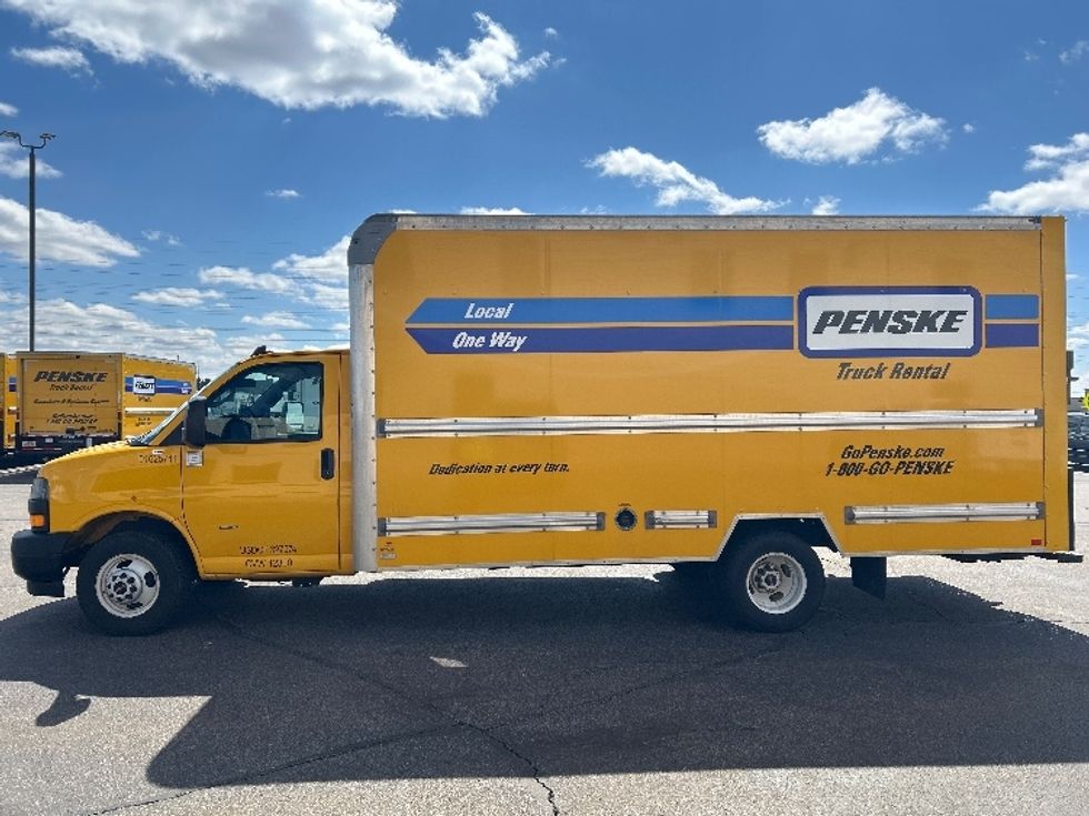 Light Duty Box Truck-Light and Medium Duty Trucks-GMC-2022-Savana G33903-Milwaukee-WI-78,841\n\t\tmiles-$ 30,750 - Image 4