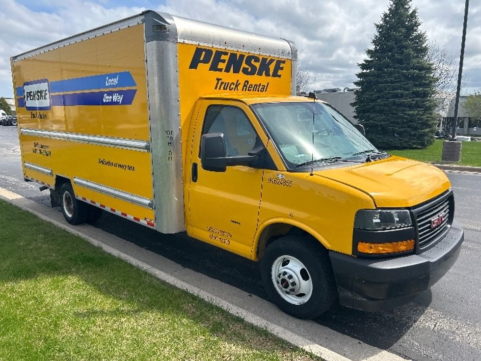 Light Duty Box Truck-Light and Medium Duty Trucks-GMC-2022-Savana G33903-Milwaukee-WI-79,821\n\t\tmiles-$ 29,750 - Image 1