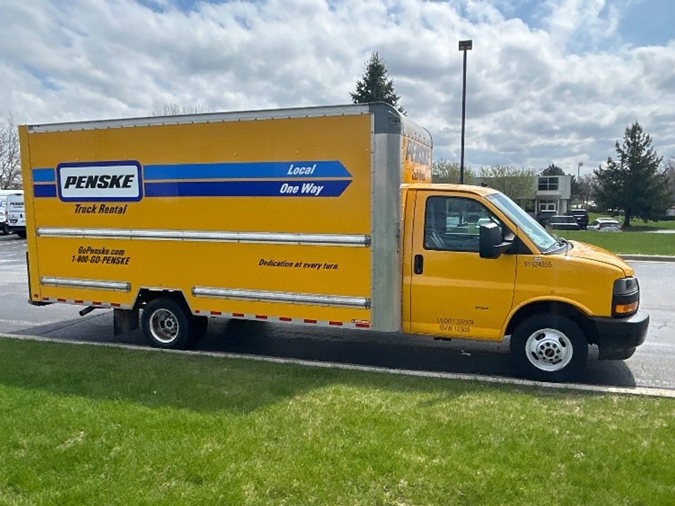 Light Duty Box Truck-Light and Medium Duty Trucks-GMC-2022-Savana G33903-Milwaukee-WI-79,821\n\t\tmiles-$ 29,750 - Image 14