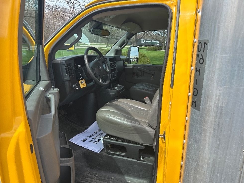 Light Duty Box Truck-Light and Medium Duty Trucks-GMC-2022-Savana G33903-Milwaukee-WI-79,821\n\t\tmiles-$ 29,750 - Image 15