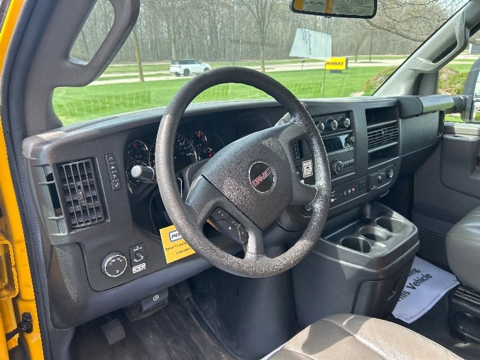 Light Duty Box Truck-Light and Medium Duty Trucks-GMC-2022-Savana G33903-Milwaukee-WI-79,821\n\t\tmiles-$ 29,750 - Image 16