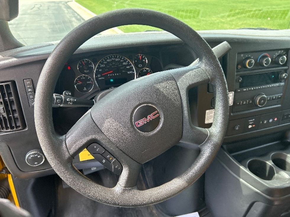 Light Duty Box Truck-Light and Medium Duty Trucks-GMC-2022-Savana G33903-Milwaukee-WI-79,821\n\t\tmiles-$ 29,750 - Image 17