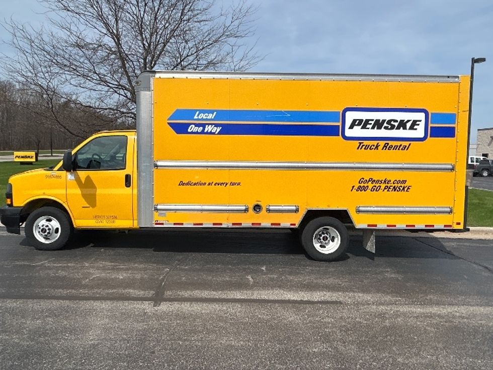 Light Duty Box Truck-Light and Medium Duty Trucks-GMC-2022-Savana G33903-Milwaukee-WI-79,821\n\t\tmiles-$ 29,750 - Image 4