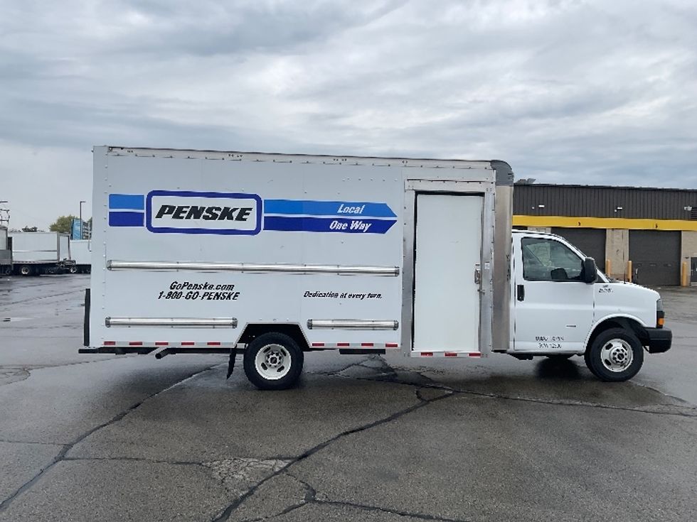 Light Duty Box Truck-Light and Medium Duty Trucks-GMC-2022-Savana G33903-Milwaukee-WI-85,379\n\t\tmiles-$ 35,500 - Image 15