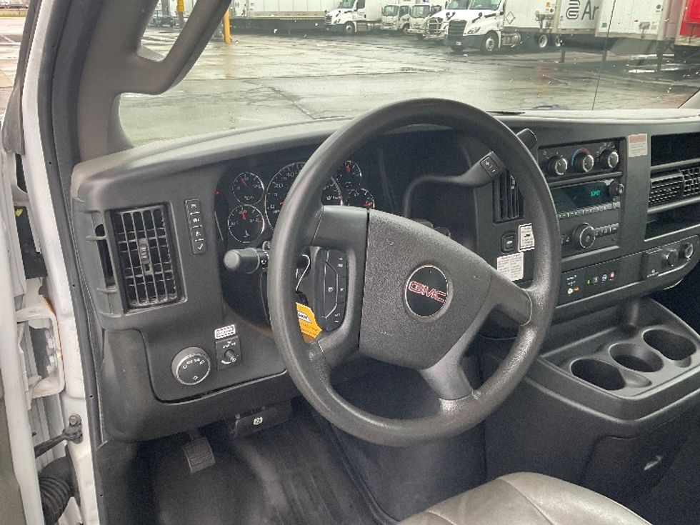 Light Duty Box Truck-Light and Medium Duty Trucks-GMC-2022-Savana G33903-Milwaukee-WI-85,379\n\t\tmiles-$ 35,500 - Image 17