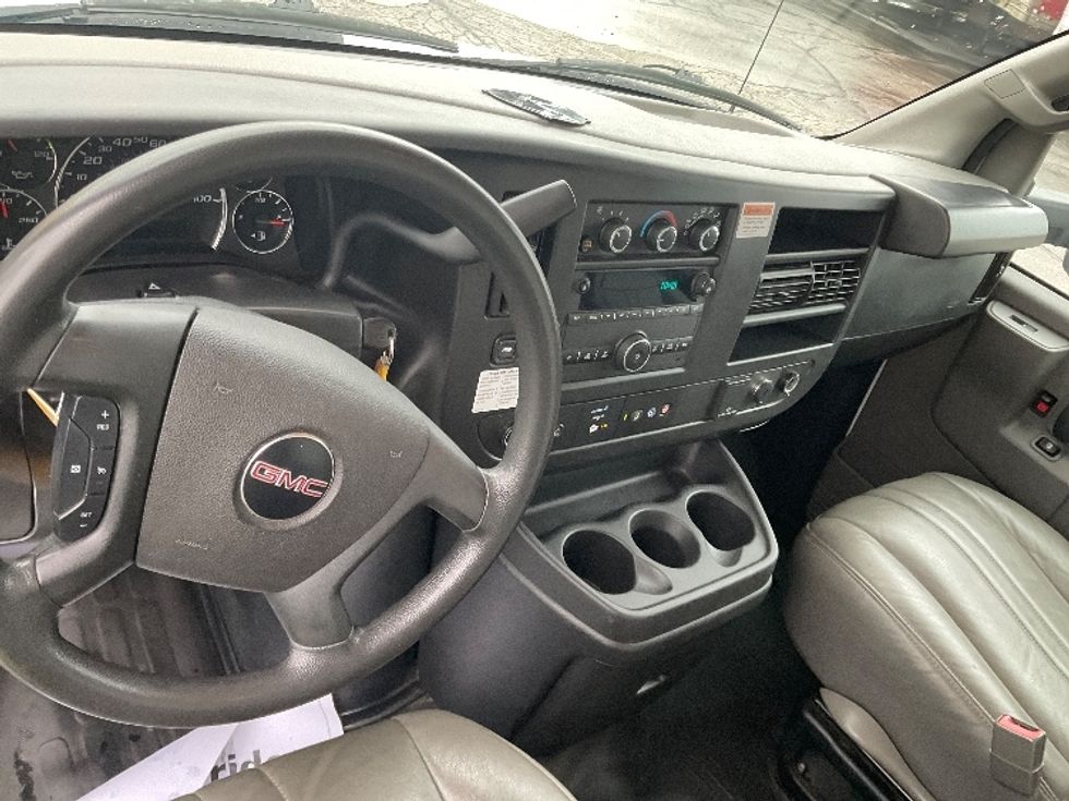 Light Duty Box Truck-Light and Medium Duty Trucks-GMC-2022-Savana G33903-Milwaukee-WI-85,379\n\t\tmiles-$ 35,500 - Image 18