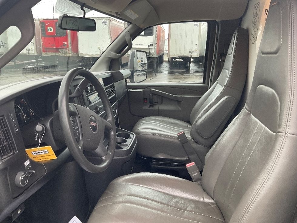 Light Duty Box Truck-Light and Medium Duty Trucks-GMC-2022-Savana G33903-Milwaukee-WI-85,379\n\t\tmiles-$ 35,500 - Image 19