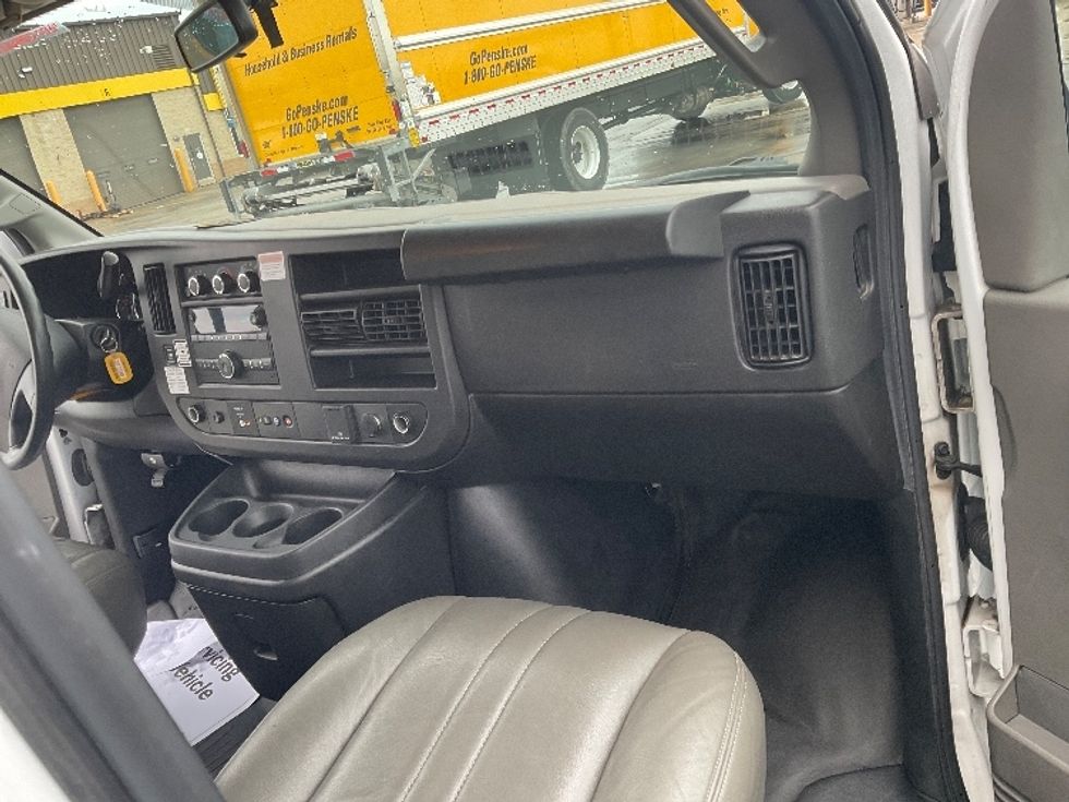 Light Duty Box Truck-Light and Medium Duty Trucks-GMC-2022-Savana G33903-Milwaukee-WI-85,379\n\t\tmiles-$ 35,500 - Image 21