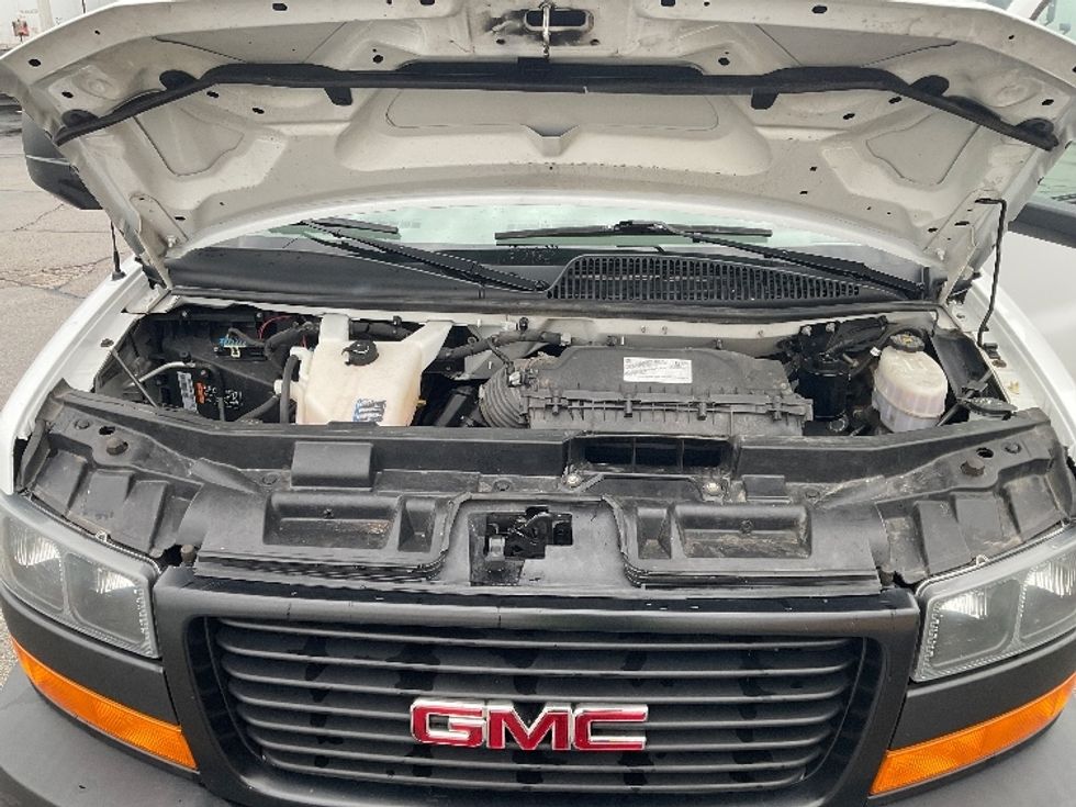 Light Duty Box Truck-Light and Medium Duty Trucks-GMC-2022-Savana G33903-Milwaukee-WI-85,379\n\t\tmiles-$ 35,500 - Image 23