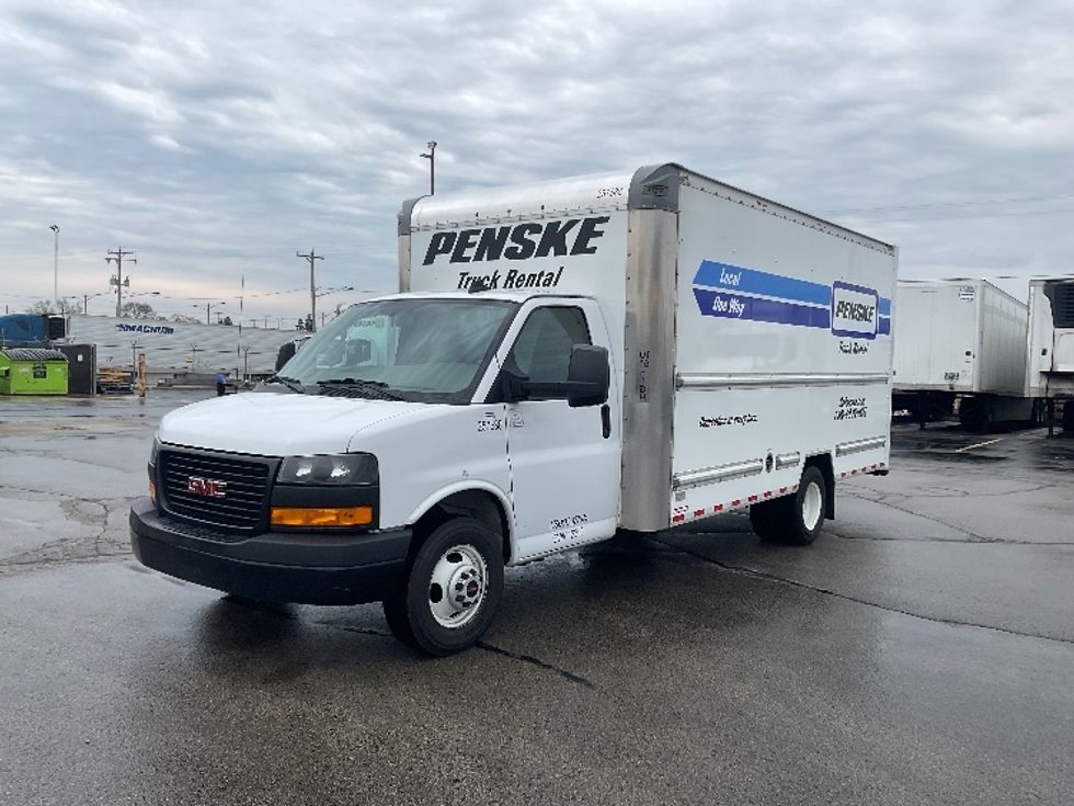 Light Duty Box Truck-Light and Medium Duty Trucks-GMC-2022-Savana G33903-Milwaukee-WI-85,379\n\t\tmiles-$ 35,500 - Image 3