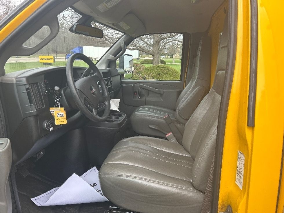 Light Duty Box Truck-Light and Medium Duty Trucks-GMC-2022-Savana G33903-Milwaukee-WI-94,919\n\t\tmiles-$ 29,000 - Image 15