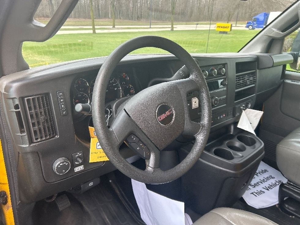 Light Duty Box Truck-Light and Medium Duty Trucks-GMC-2022-Savana G33903-Milwaukee-WI-94,919\n\t\tmiles-$ 29,000 - Image 16