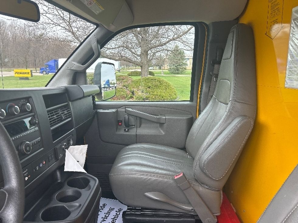 Light Duty Box Truck-Light and Medium Duty Trucks-GMC-2022-Savana G33903-Milwaukee-WI-94,919\n\t\tmiles-$ 29,000 - Image 18