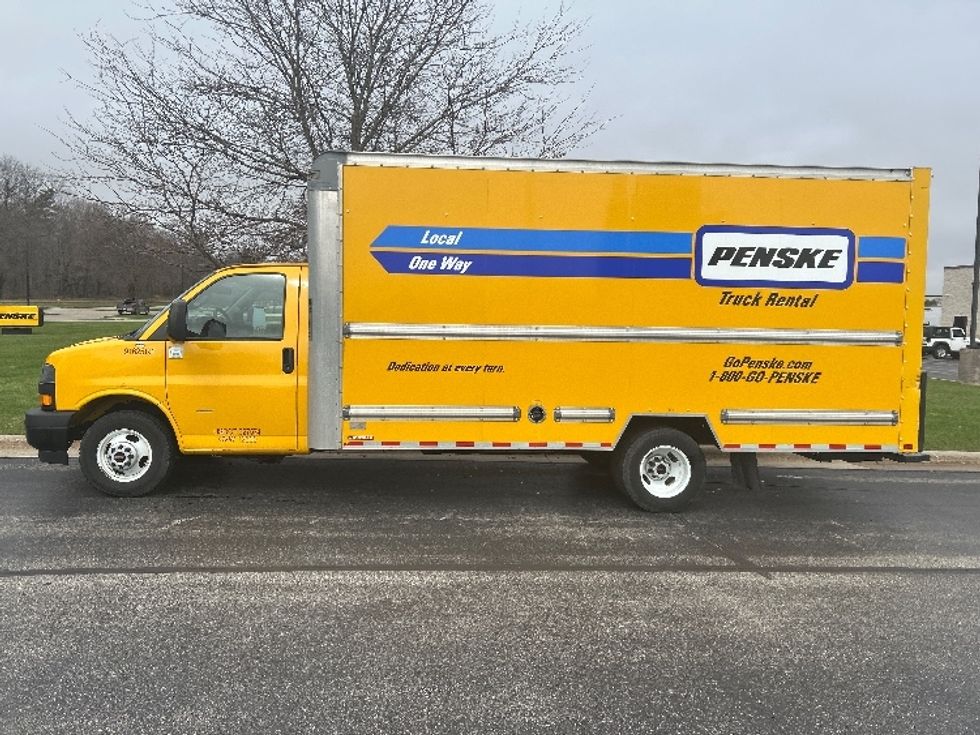 Light Duty Box Truck-Light and Medium Duty Trucks-GMC-2022-Savana G33903-Milwaukee-WI-94,919\n\t\tmiles-$ 29,000 - Image 4