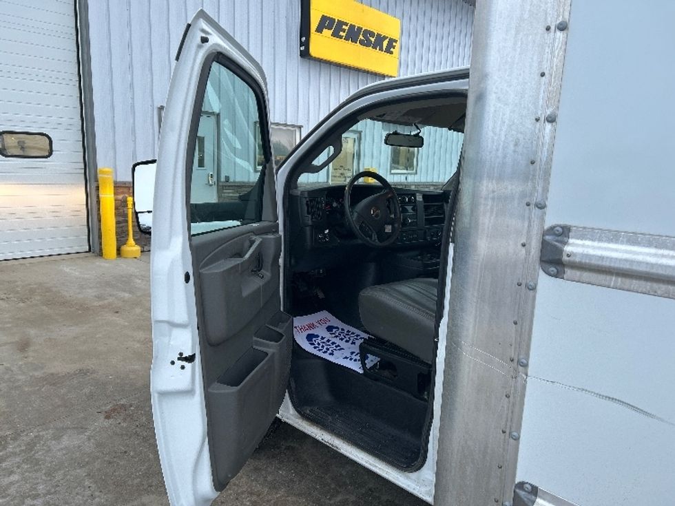2022 Gmc Savana 3500 Cutaway photo 14