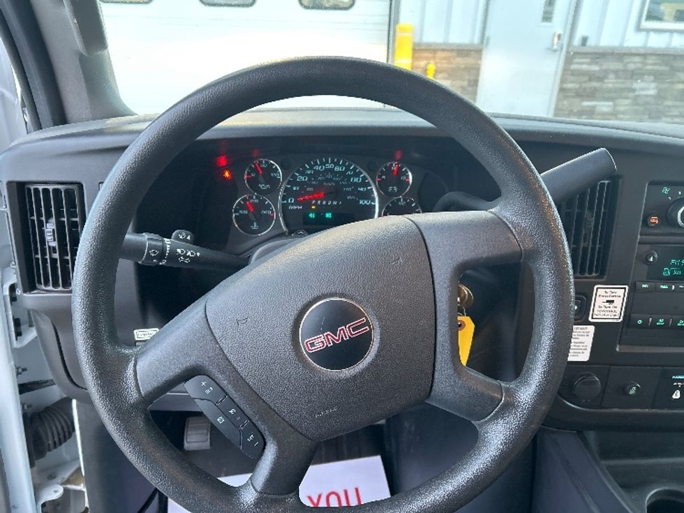 2022 Gmc Savana 3500 Cutaway photo 16