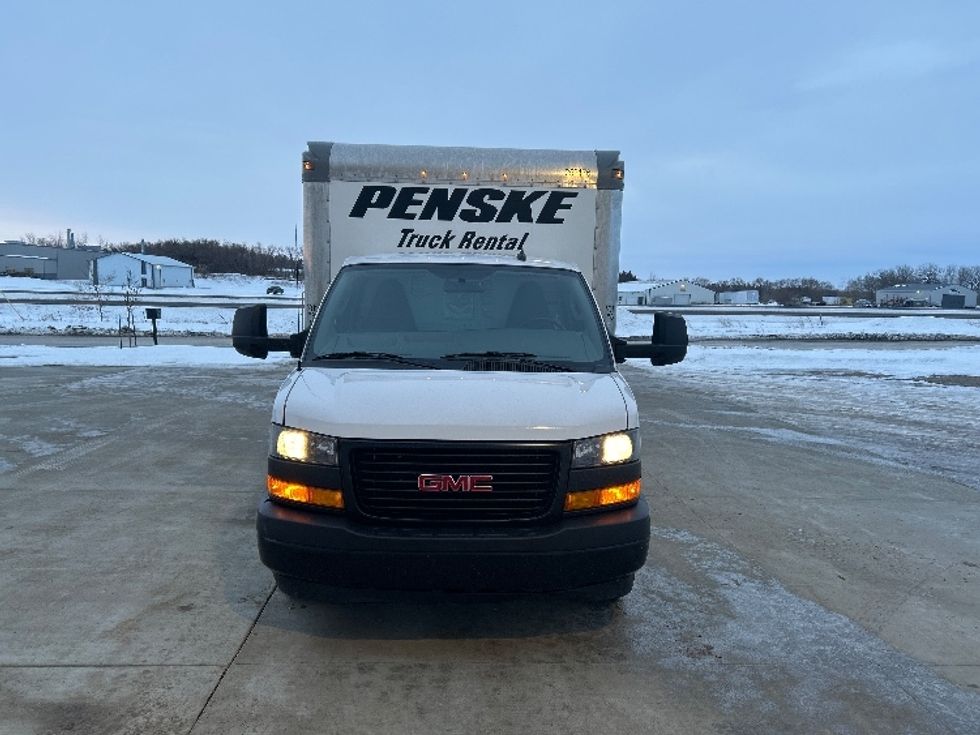 2022 Gmc Savana 3500 Cutaway photo 2