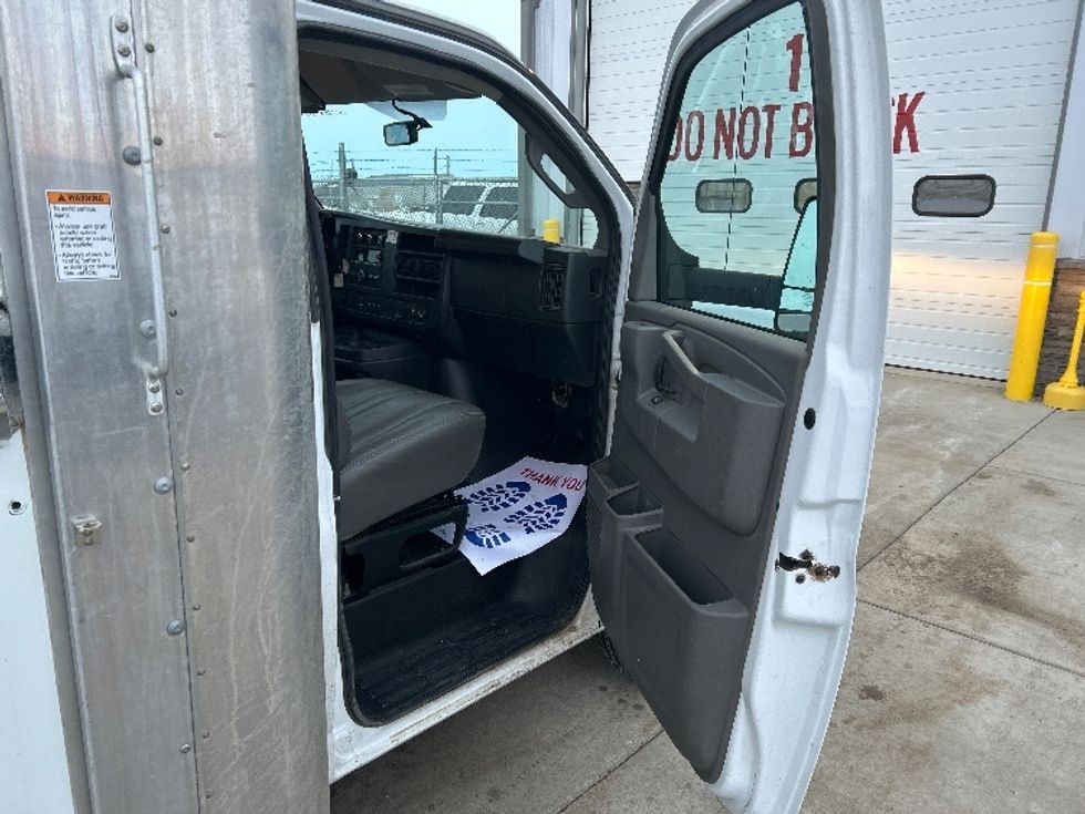 2022 Gmc Savana 3500 Cutaway photo 18