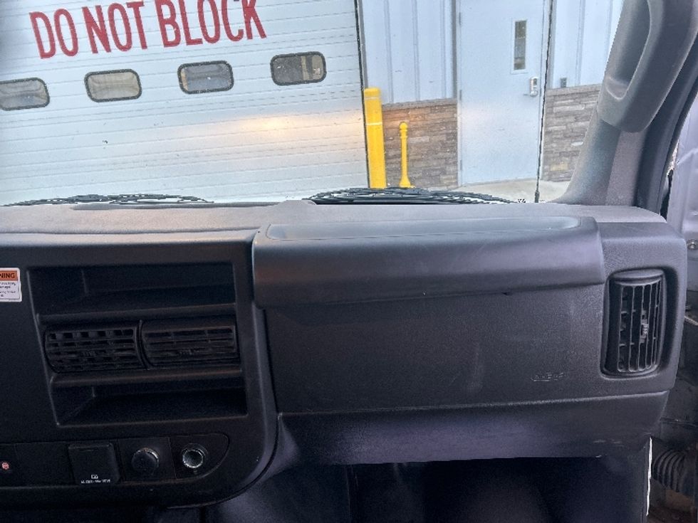 2022 Gmc Savana 3500 Cutaway photo 19
