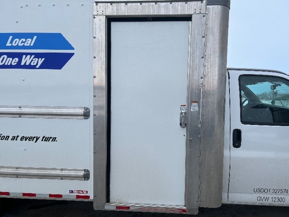 2022 Gmc Savana 3500 Cutaway photo 22