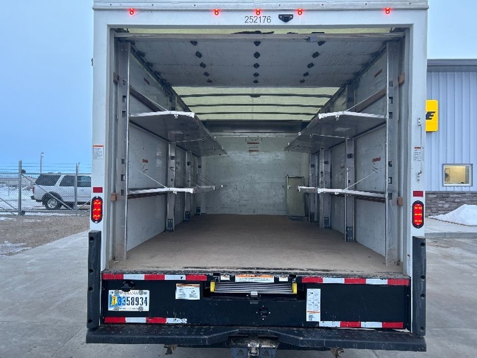 2022 Gmc Savana 3500 Cutaway photo 8
