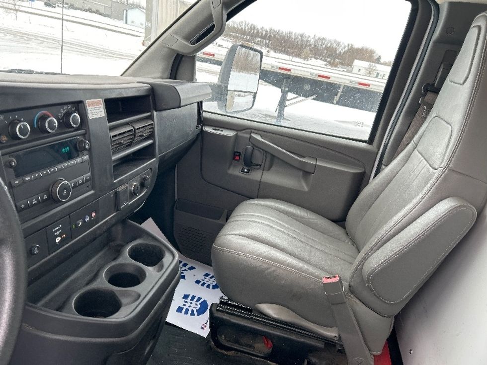 Light Duty Box Truck-Light and Medium Duty Trucks-GMC-2022-Savana G33903-Minot-ND-48,476\n\t\tmiles-$ 42,250 - Image 19