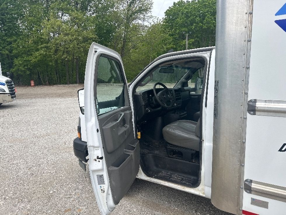 Light Duty Box Truck-Light and Medium Duty Trucks-GMC-2022-Savana G33903-Moberly-MO-104,060\n\t\tmiles-$ 33,250 - Image 15