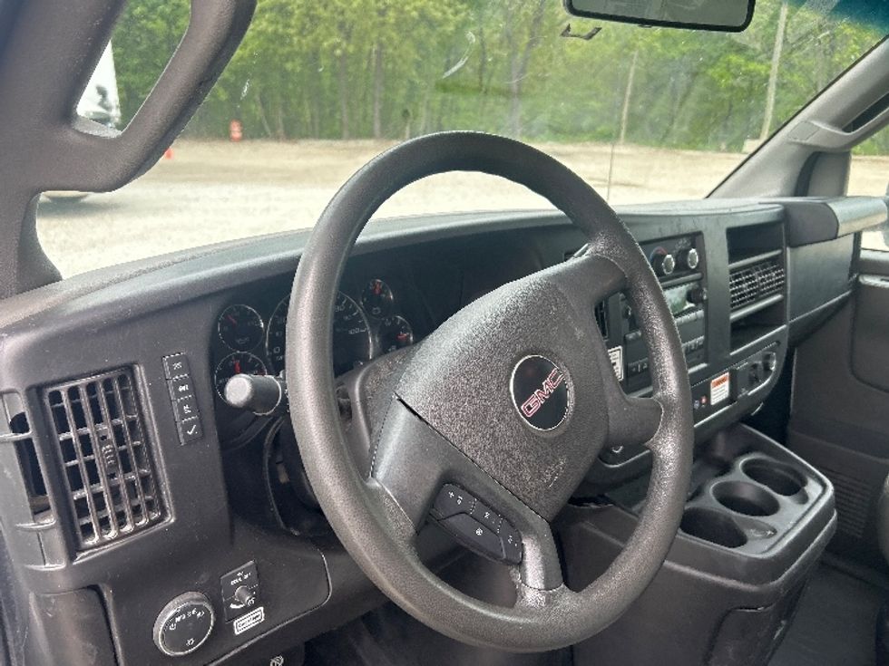 Light Duty Box Truck-Light and Medium Duty Trucks-GMC-2022-Savana G33903-Moberly-MO-104,060\n\t\tmiles-$ 33,250 - Image 16